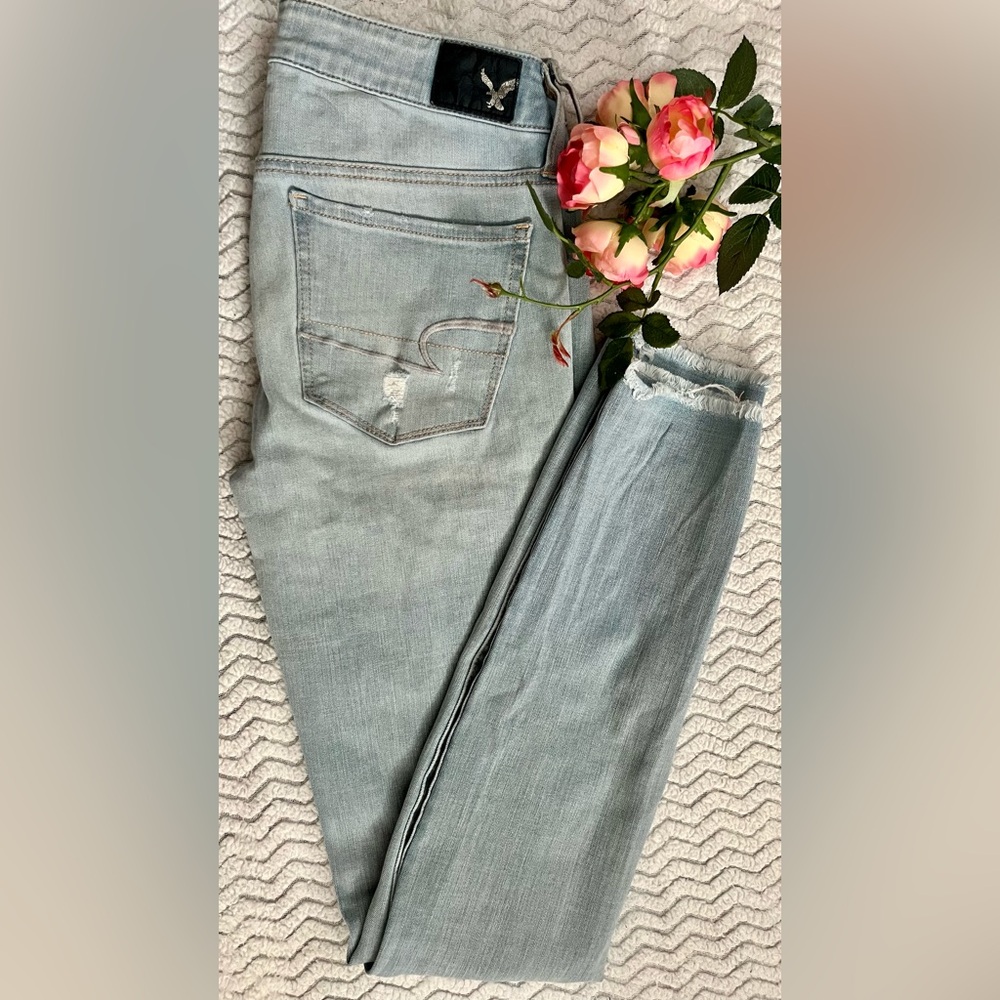 American Eagle Women’s Jeans with tear design